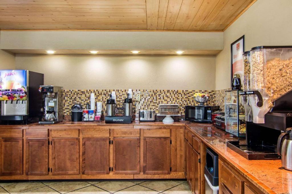 Econo Lodge Madison Exteriér fotografie