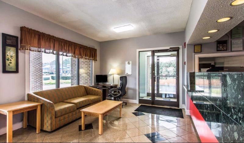 Econo Lodge Madison Exteriér fotografie